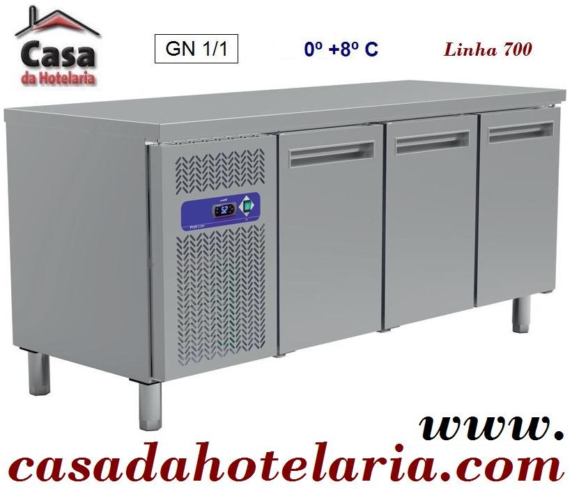 Bancada Refrigerada Ventilada de 3 Portas GN 1/1 da Linha 700, 405 Litros, Refrigeração de 0º +8º C (transporte incluído) - Refª 101452